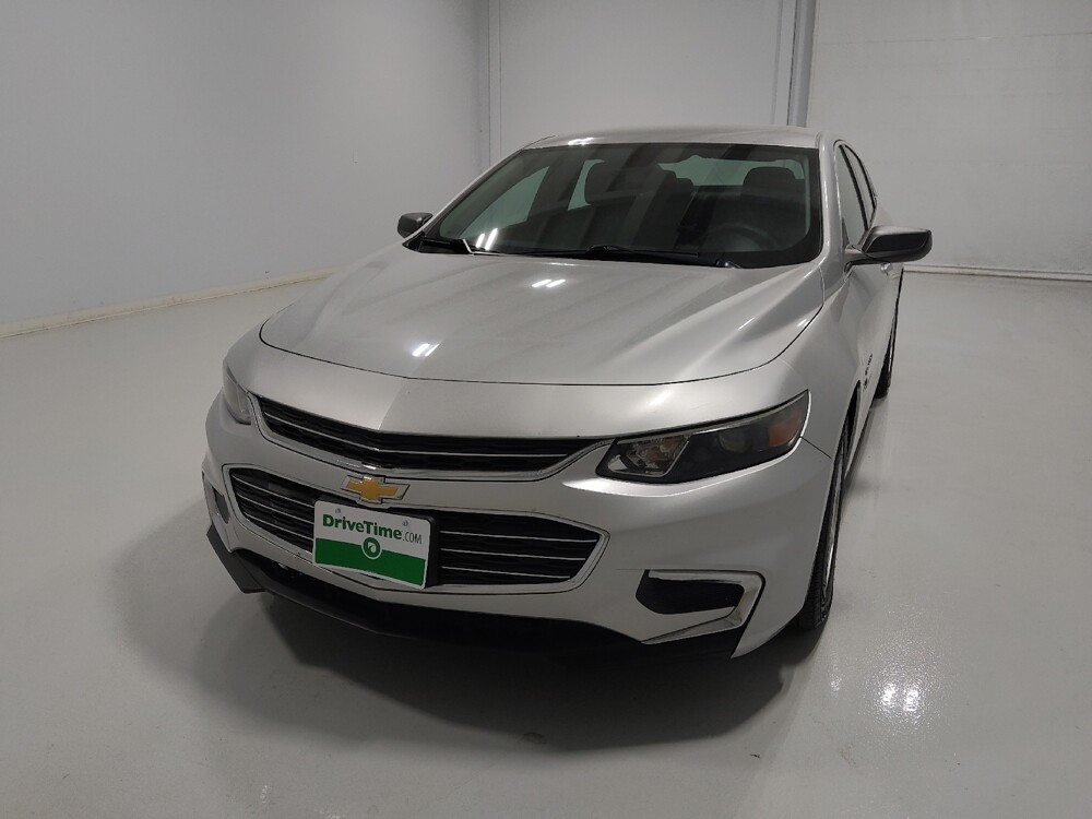 2018 Chevrolet Malibu in Columbus, OH 43231 - 18060652 15
