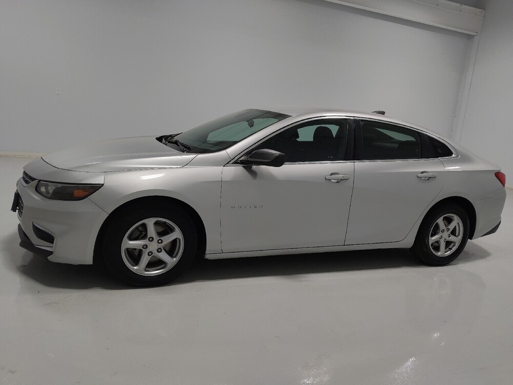 2018 Chevrolet Malibu in Columbus, OH 43231 - 18060652 2