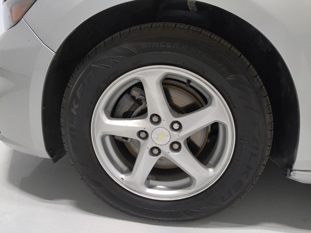 2018 Chevrolet Malibu in Columbus, OH 43231 - 18060652 31