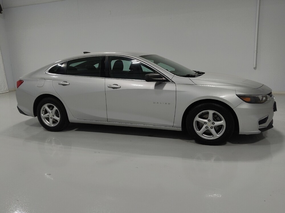 2018 Chevrolet Malibu in Columbus, OH 43231 - 18060652 11