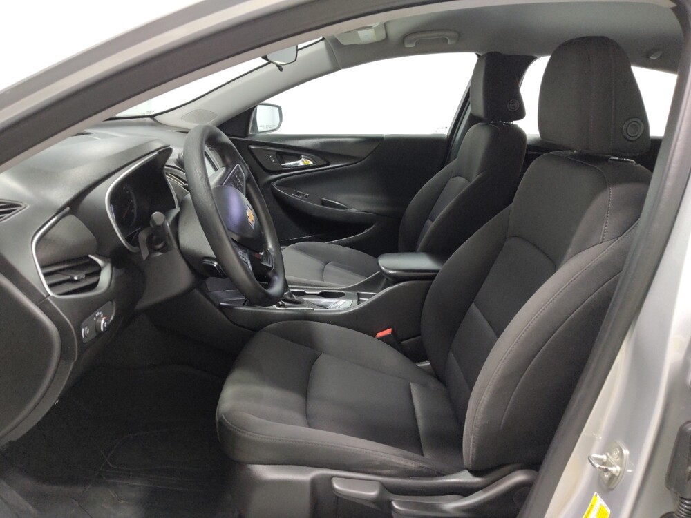 2018 Chevrolet Malibu in Columbus, OH 43231 - 18060652 17