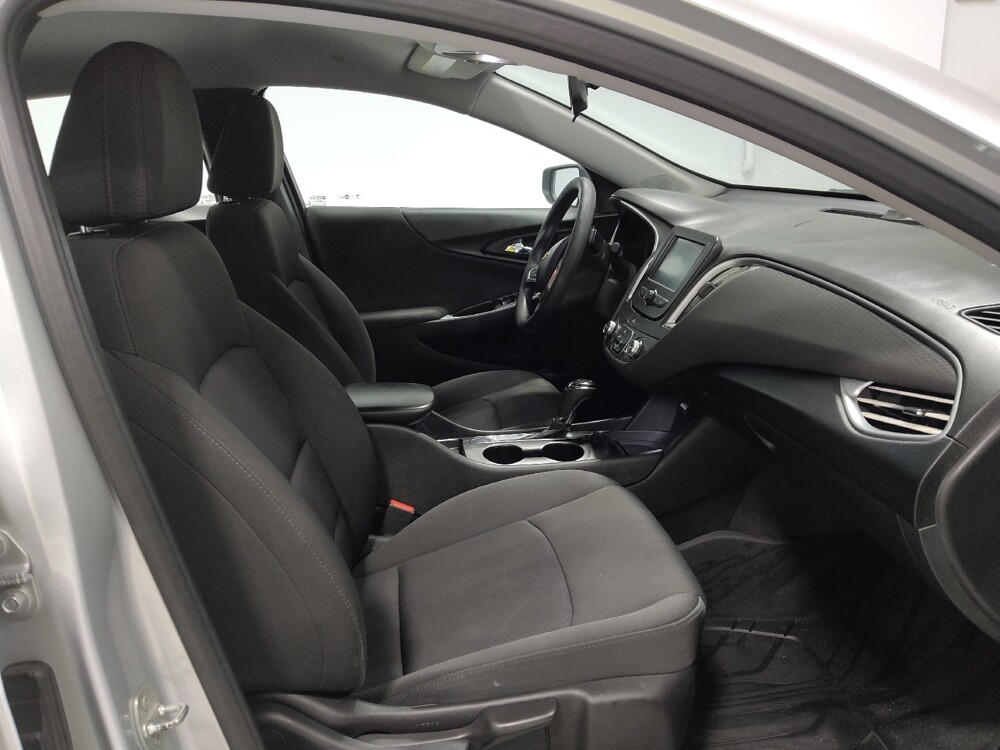 2018 Chevrolet Malibu in Columbus, OH 43231 - 18060652 21