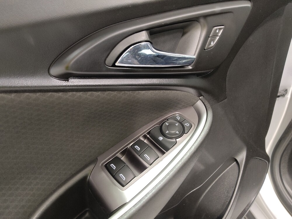 2018 Chevrolet Malibu in Columbus, OH 43231 - 18060652 27