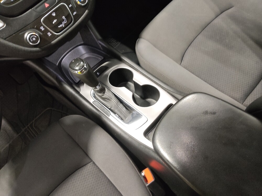 2018 Chevrolet Malibu in Columbus, OH 43231 - 18060652 26