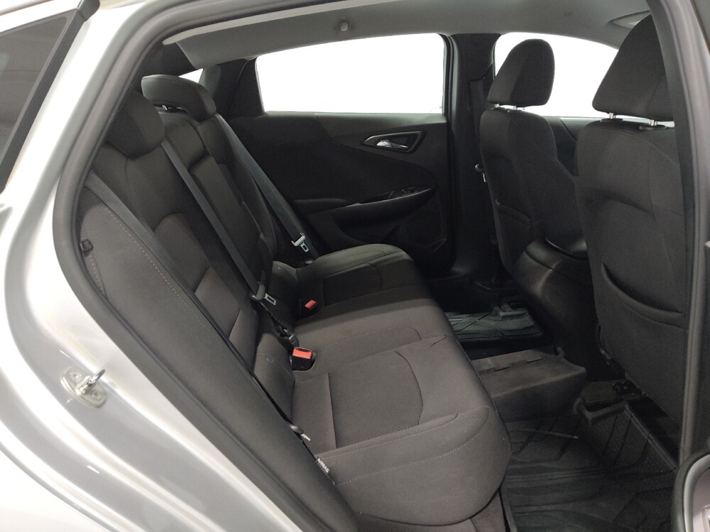 2018 Chevrolet Malibu in Columbus, OH 43231 - 18060652 19