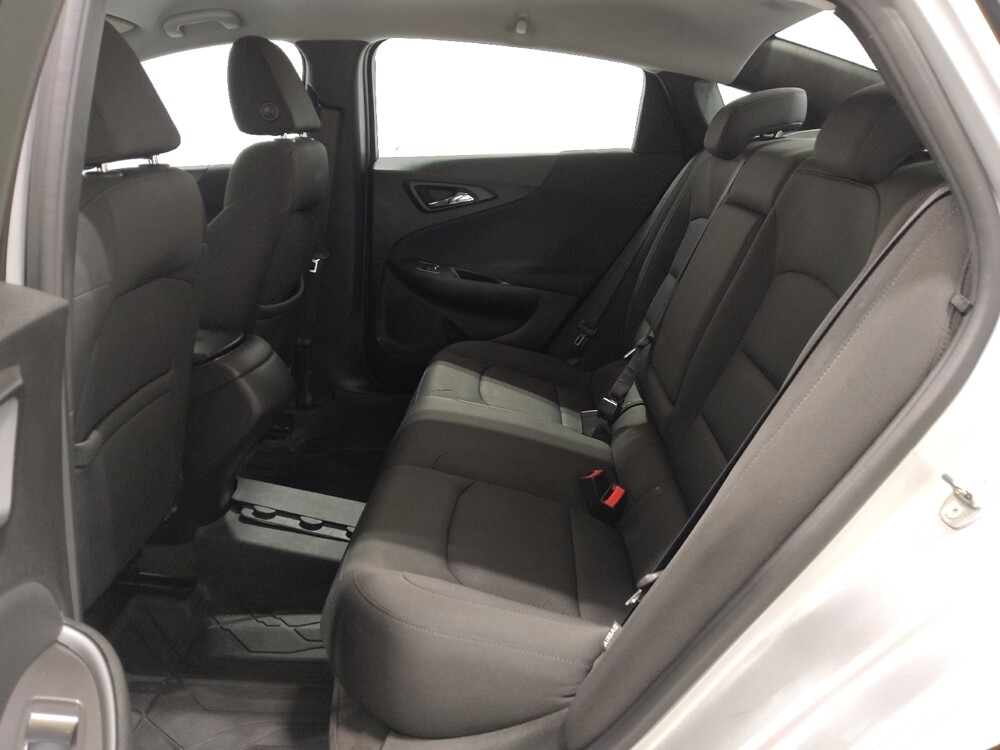 2018 Chevrolet Malibu in Columbus, OH 43231 - 18060652 18