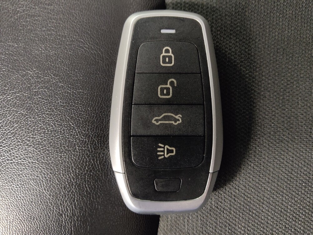 2019 Jeep Cherokee in Houston, TX 77060 - 18060744 32