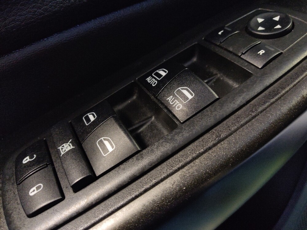 2019 Jeep Cherokee in Houston, TX 77060 - 18060744 27