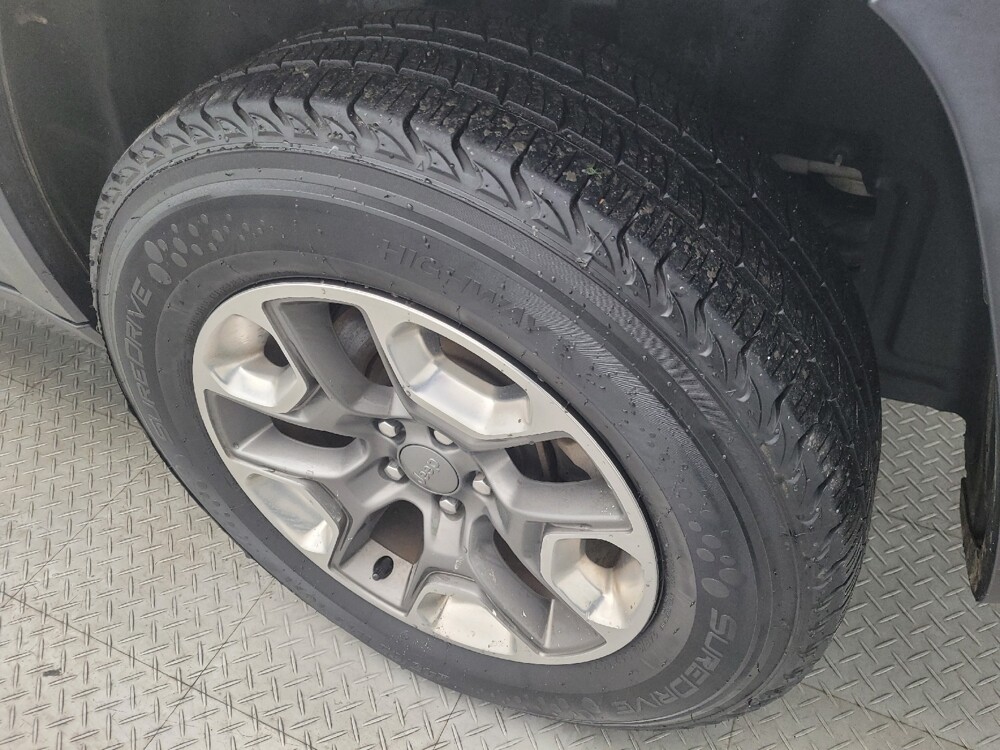 2019 Jeep Cherokee in Houston, TX 77060 - 18060744 31