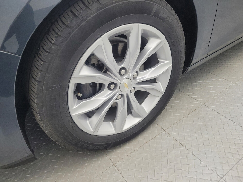 2019 Chevrolet Malibu in Columbia, SC 29210 - 18060993 31