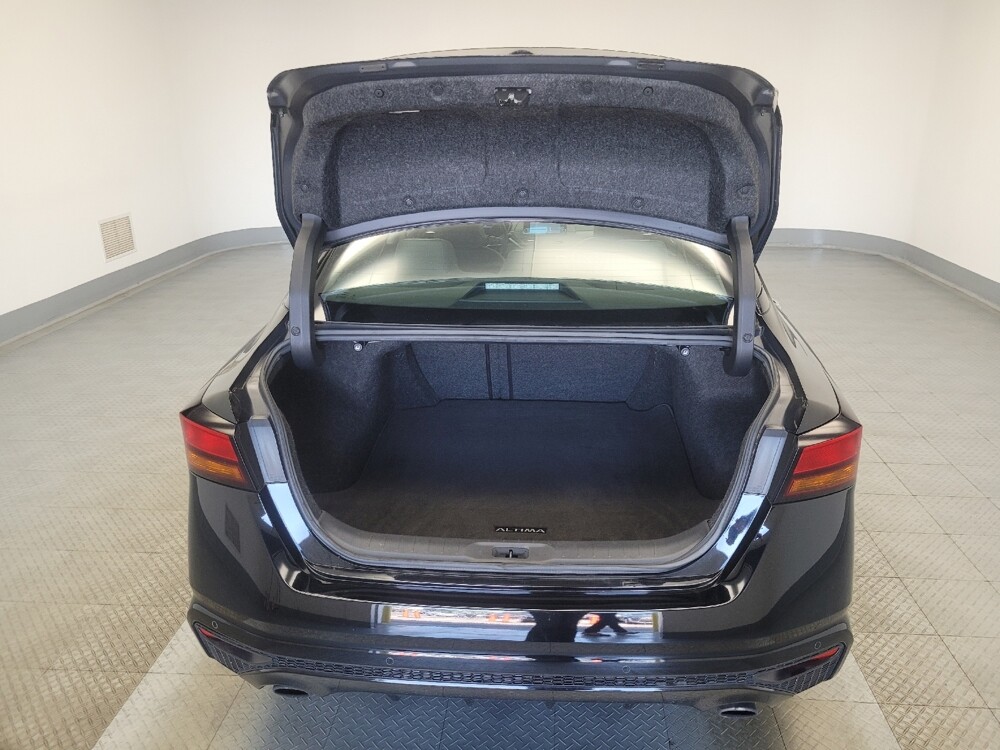 2019 Nissan Altima in Highland, IN 46322 - 18061220 29