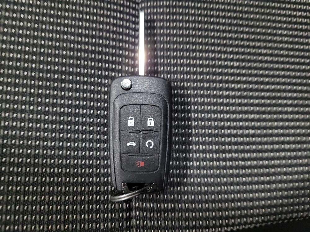 2015 Chevrolet Malibu in Pittsburgh, PA 15237 - 18061416 32