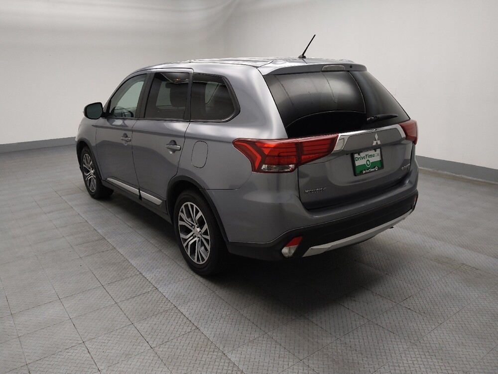 2016 Mitsubishi Outlander in Peoria, IL 61615 - 18061421 5