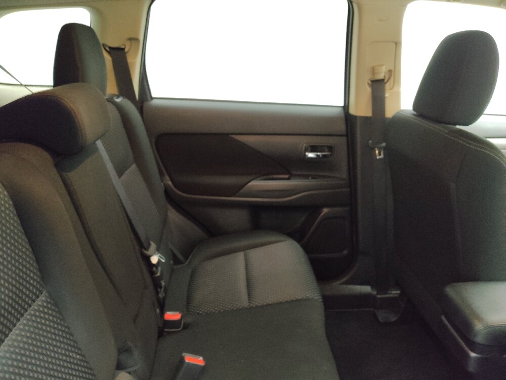 2016 Mitsubishi Outlander in Peoria, IL 61615 - 18061421 19