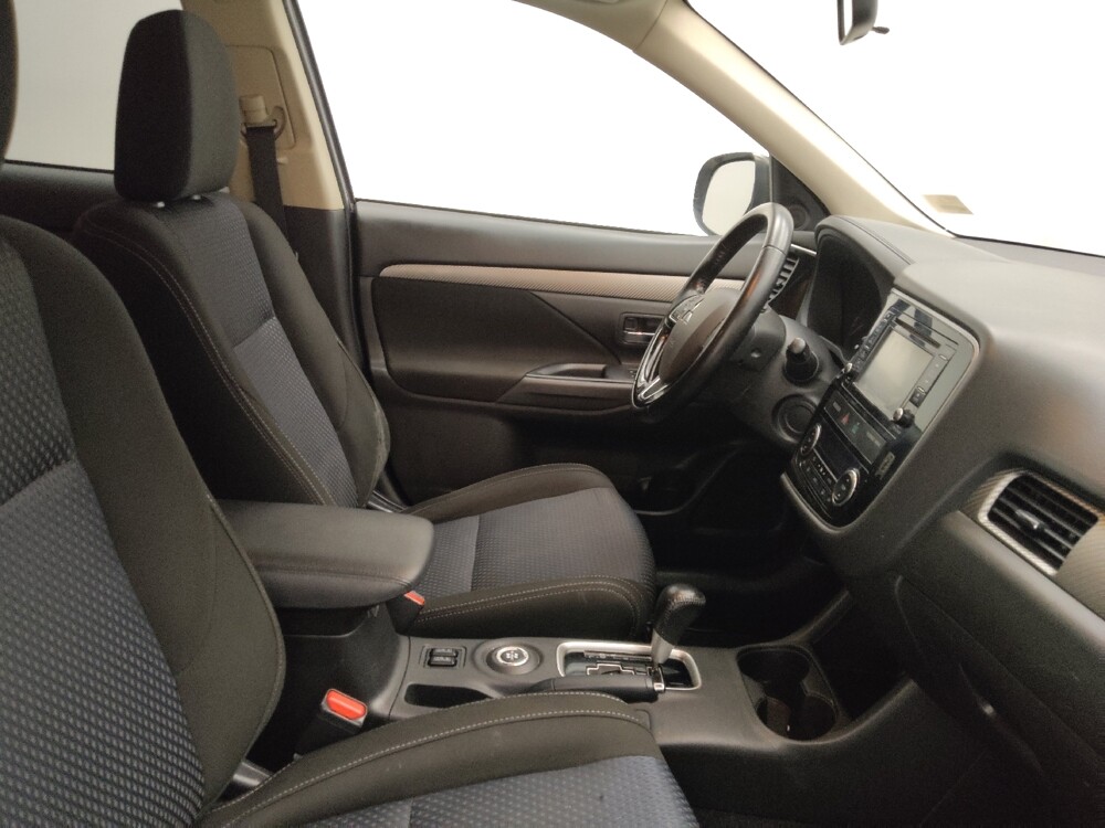 2016 Mitsubishi Outlander in Peoria, IL 61615 - 18061421 21