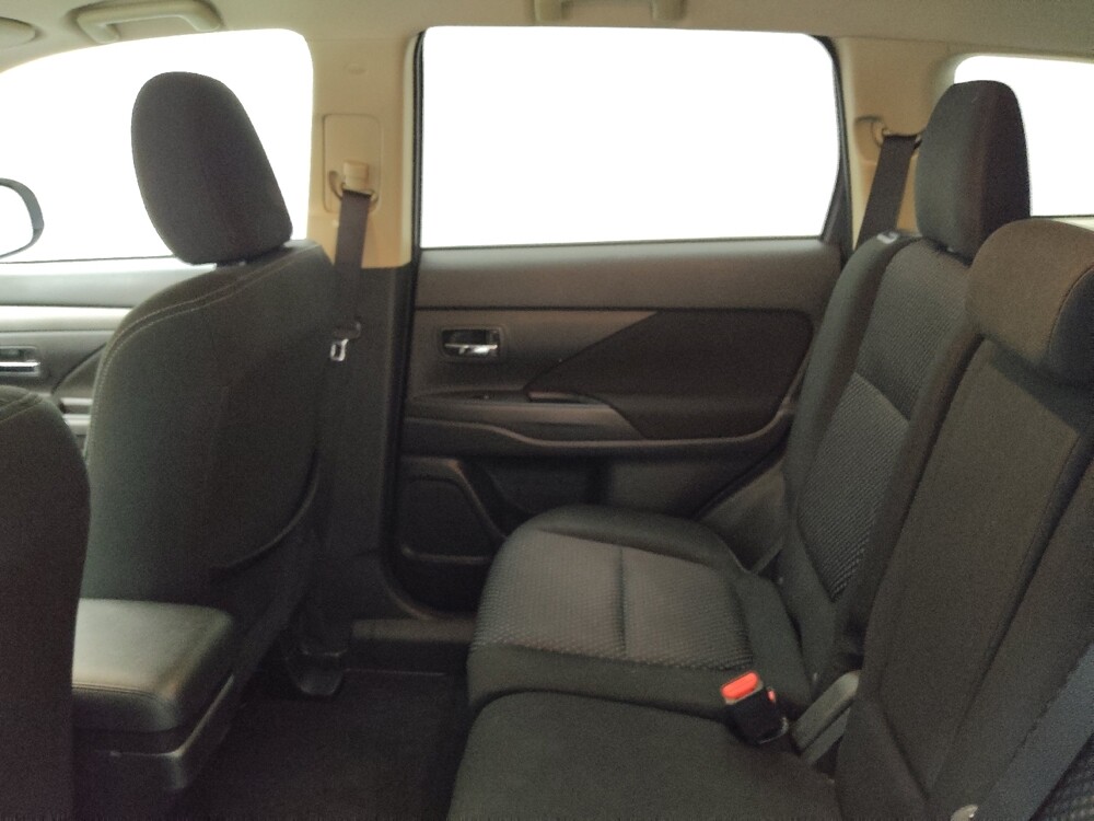 2016 Mitsubishi Outlander in Peoria, IL 61615 - 18061421 18