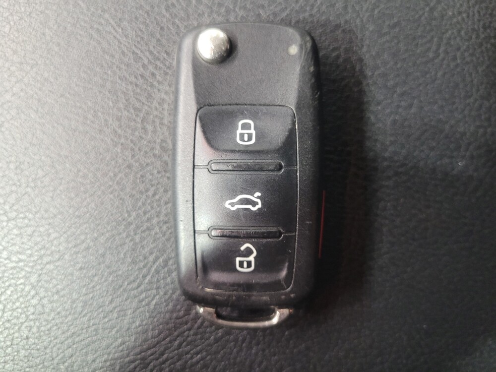 2016 Volkswagen Passat in Greenville, NC 27834 - 18061658 32