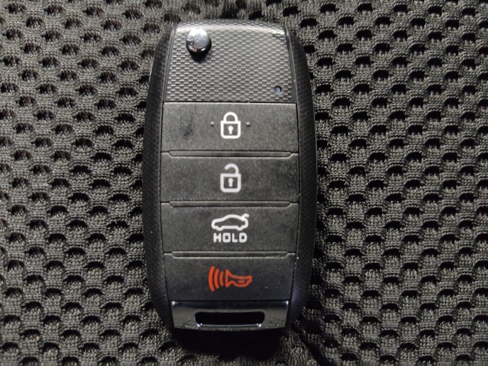 2019 Kia Optima in Live Oak, TX 78233 - 18061674 32