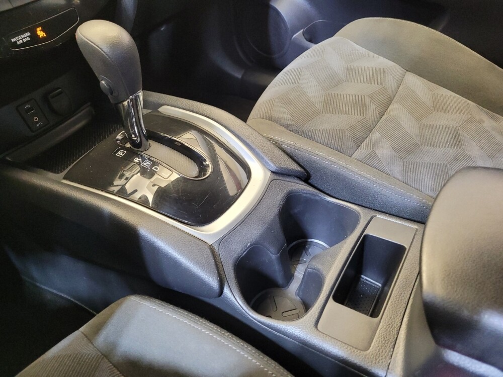 2016 Nissan Rogue in Toledo, OH 43617 - 18061729 26