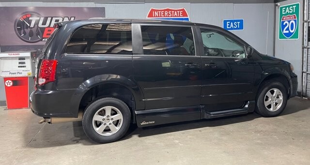 2013 Dodge Grand Caravan in Conyers, GA 30094 - 18061821 5