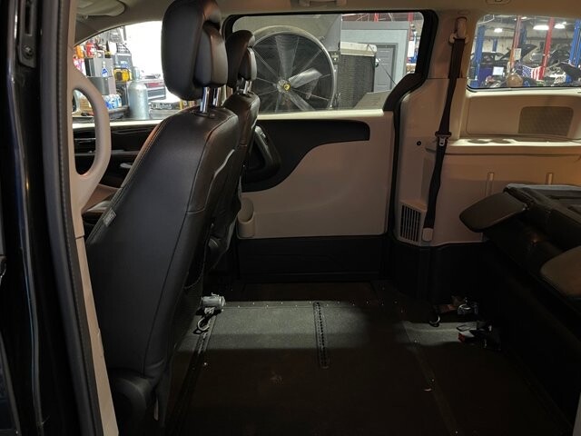 2013 Dodge Grand Caravan in Conyers, GA 30094 - 18061821 19