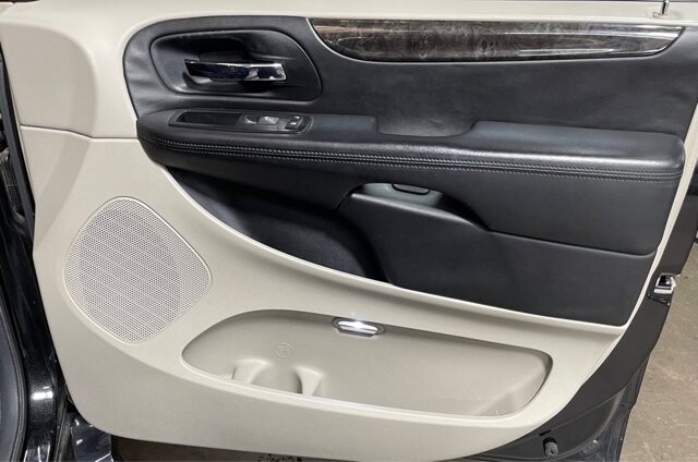 2013 Dodge Grand Caravan in Conyers, GA 30094 - 18061821 17