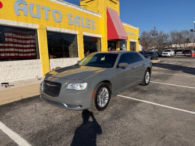 2019 Chrysler 300 in Indianapolis, IN 46222-4002 - 18061832 2