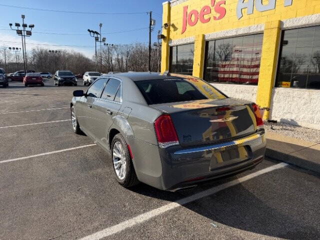 2019 Chrysler 300 in Indianapolis, IN 46222-4002 - 18061832 7