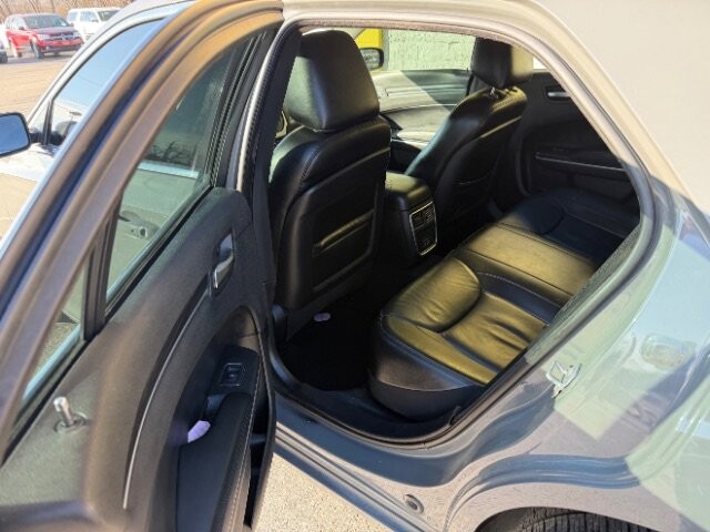 2019 Chrysler 300 in Indianapolis, IN 46222-4002 - 18061832 8