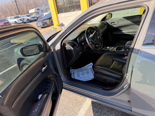 2019 Chrysler 300 in Indianapolis, IN 46222-4002 - 18061832 10