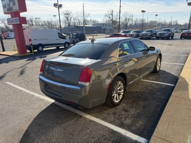 2019 Chrysler 300 in Indianapolis, IN 46222-4002 - 18061832 5