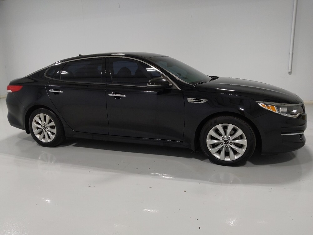 2018 Kia Optima in Columbus, OH 43228 - 18061878 11