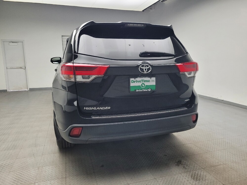 2019 Toyota Highlander in Eastpointe, MI 48021 - 18062062 6