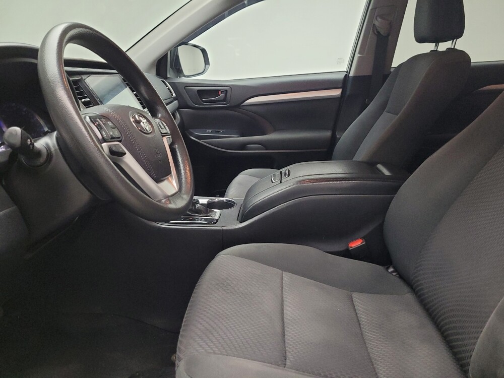 2019 Toyota Highlander in Eastpointe, MI 48021 - 18062062 17