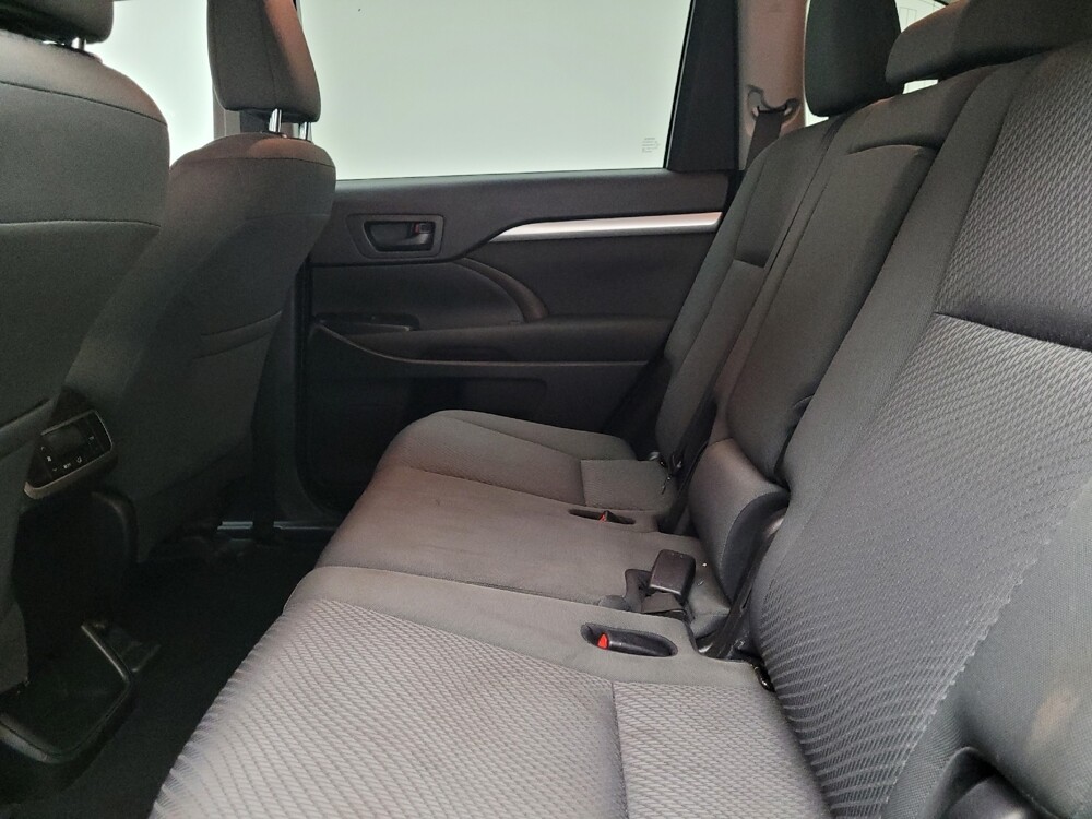 2019 Toyota Highlander in Eastpointe, MI 48021 - 18062062 18