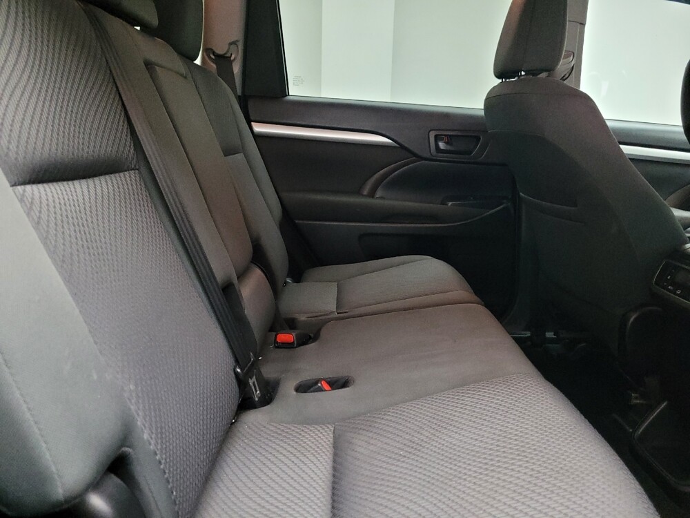 2019 Toyota Highlander in Eastpointe, MI 48021 - 18062062 19