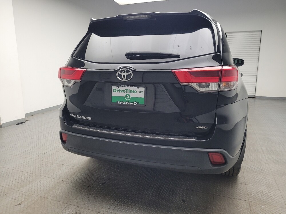 2019 Toyota Highlander in Eastpointe, MI 48021 - 18062062 7