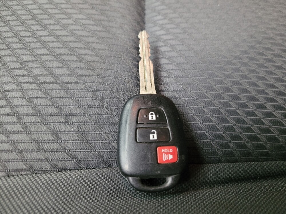 2019 Toyota Highlander in Eastpointe, MI 48021 - 18062062 32