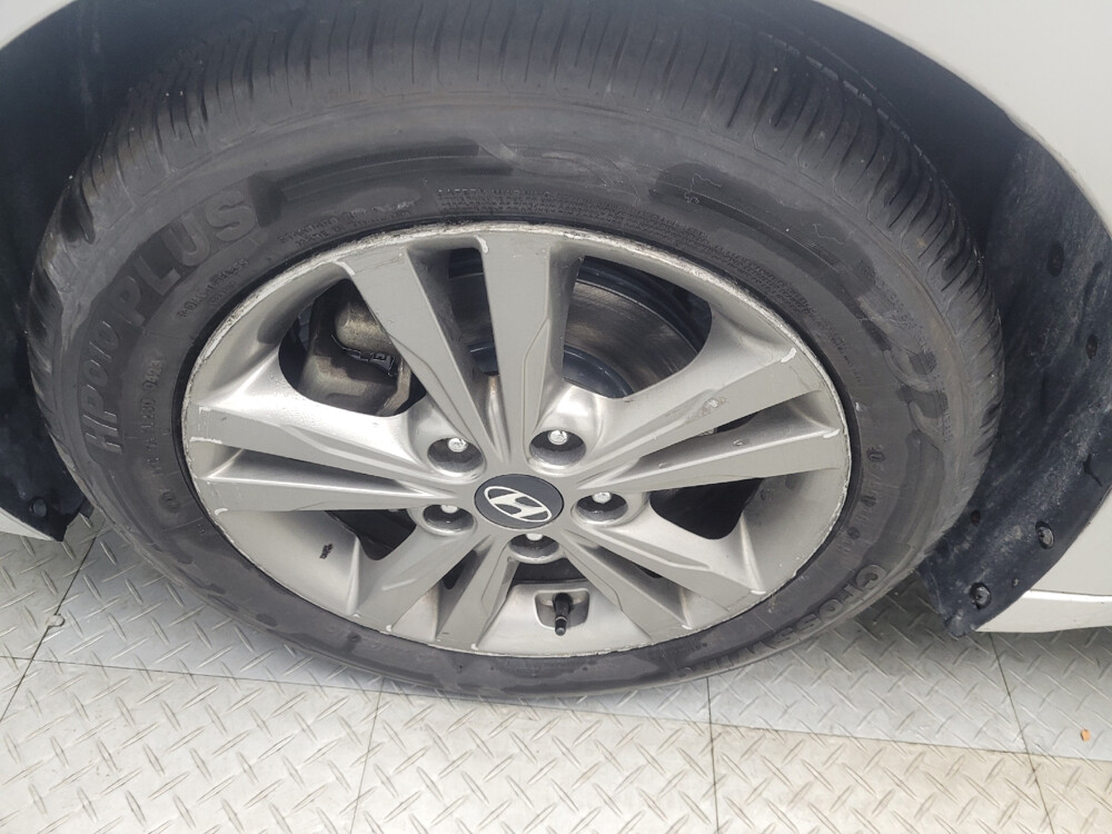 2018 Hyundai Elantra in Indianapolis, IN 46219 - 18062065 31