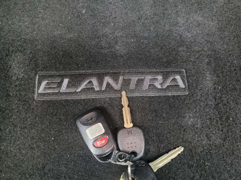 2018 Hyundai Elantra in Indianapolis, IN 46219 - 18062065 32