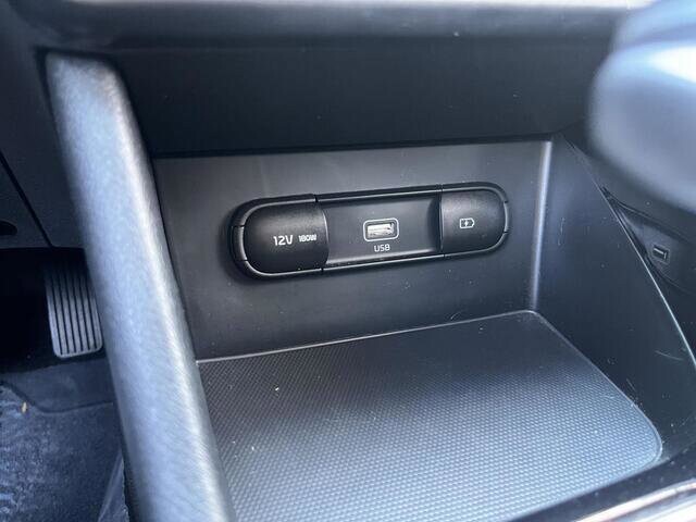 2021 Kia Niro in Mesa, AZ 85212 - 18062252 60