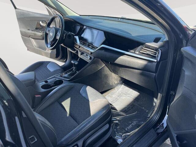 2021 Kia Niro in Mesa, AZ 85212 - 18062252 72
