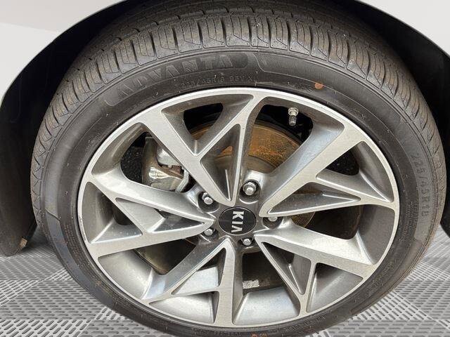 2021 Kia Niro in Mesa, AZ 85212 - 18062252 11