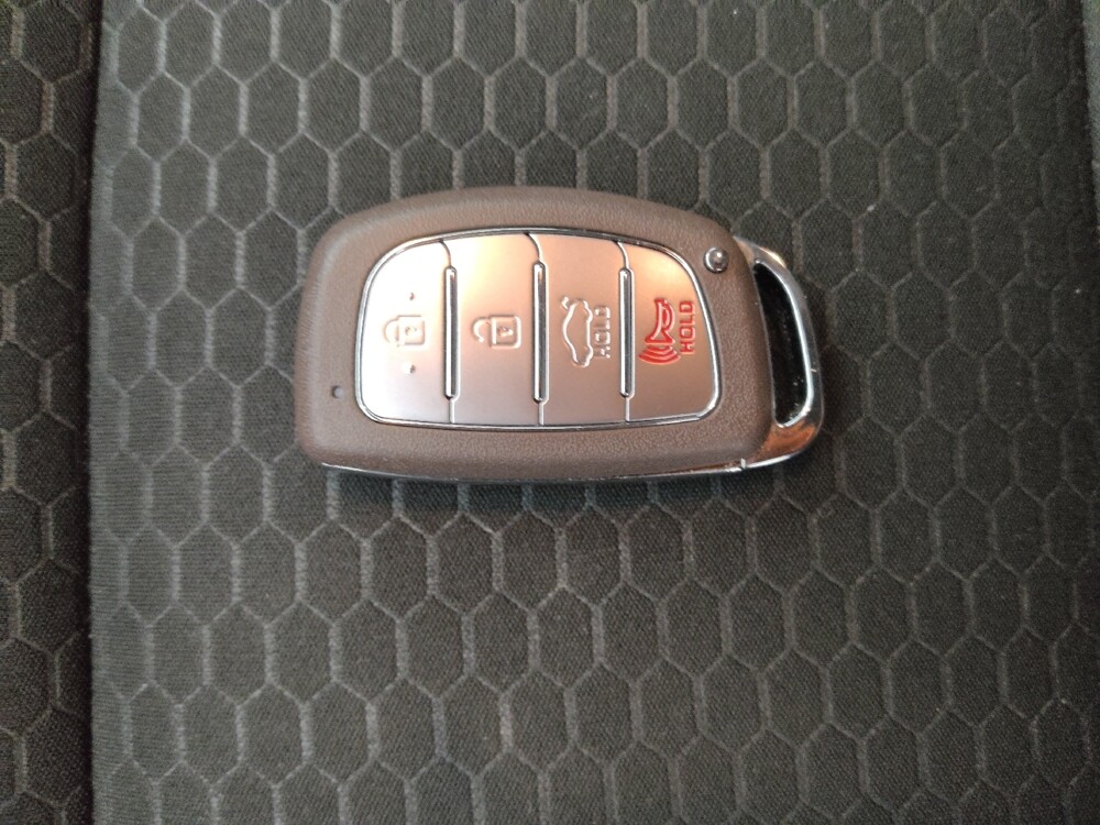 2019 Hyundai Elantra in Independence, MO 64055 - 18062444 32