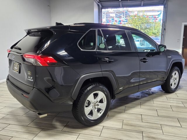 2021 Toyota RAV4 in Cinnaminson, NJ 08077 - 18062606 5