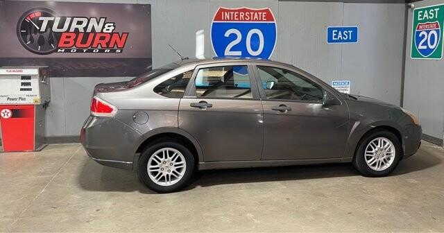 2010 Ford Focus in Conyers, GA 30094 - 18062615 5