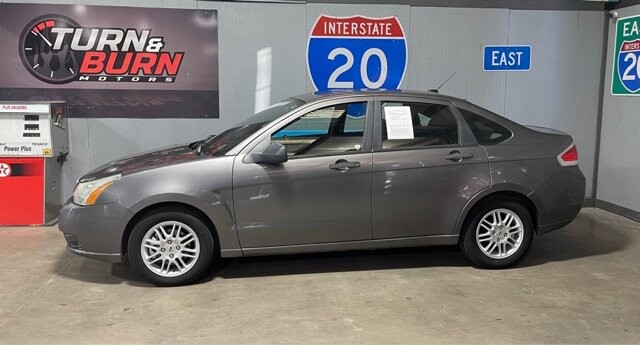 2010 Ford Focus in Conyers, GA 30094 - 18062615 3