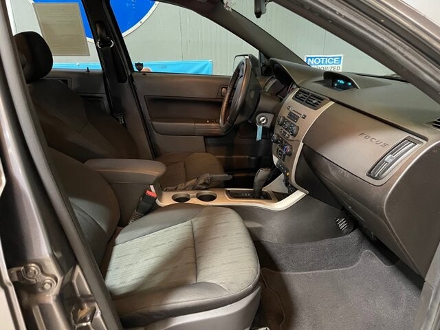 2010 Ford Focus in Conyers, GA 30094 - 18062615 16