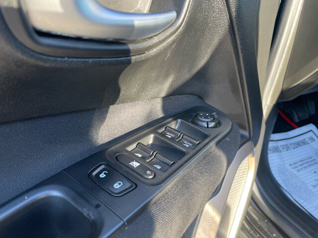 2015 Jeep Renegade in Baltimore, MD 21225 - 18062619 32