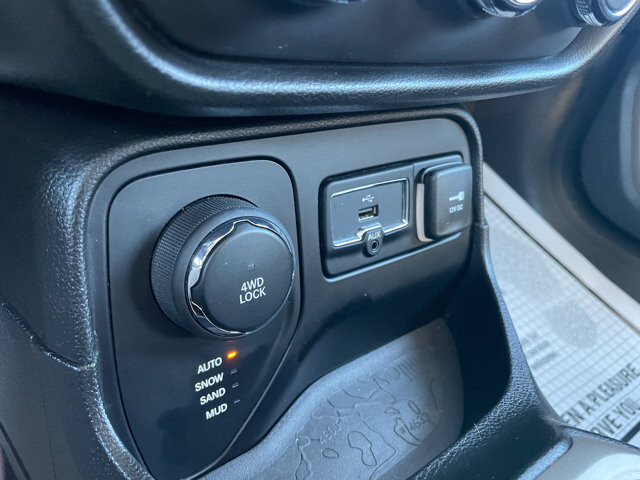 2015 Jeep Renegade in Baltimore, MD 21225 - 18062619 40